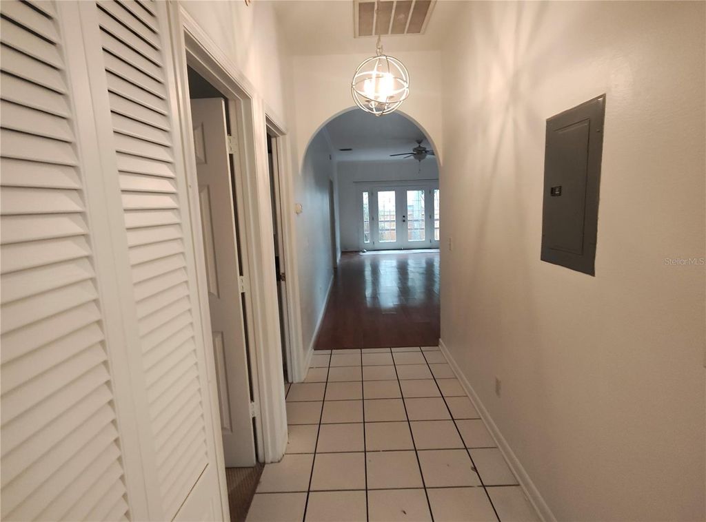 Image 45 of property listing at 2512 W TEXAS AVENUE C, Tampa, FL 33629