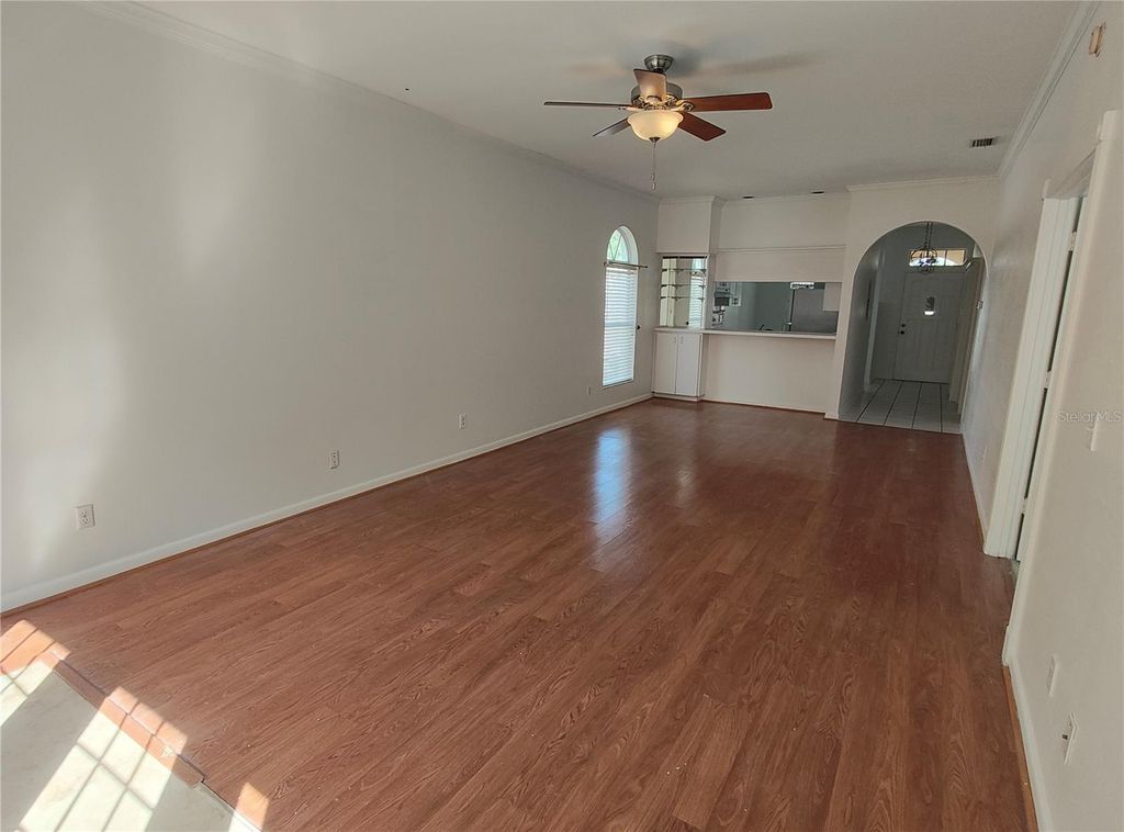 Image 6 of property listing at 2512 W TEXAS AVENUE C, Tampa, FL 33629