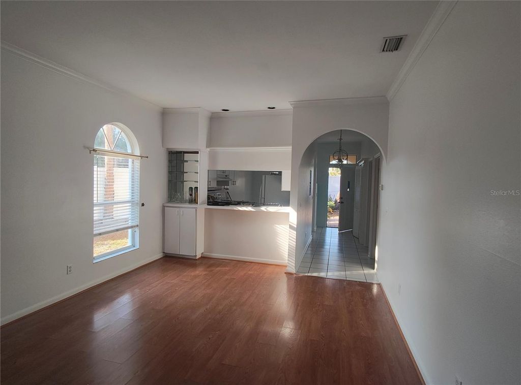 Image 7 of property listing at 2512 W TEXAS AVENUE C, Tampa, FL 33629