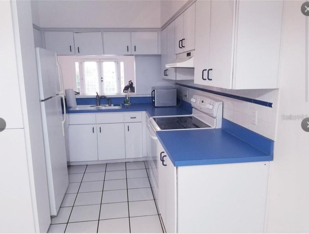 Image 8 of property listing at 2512 W TEXAS AVENUE C, Tampa, FL 33629