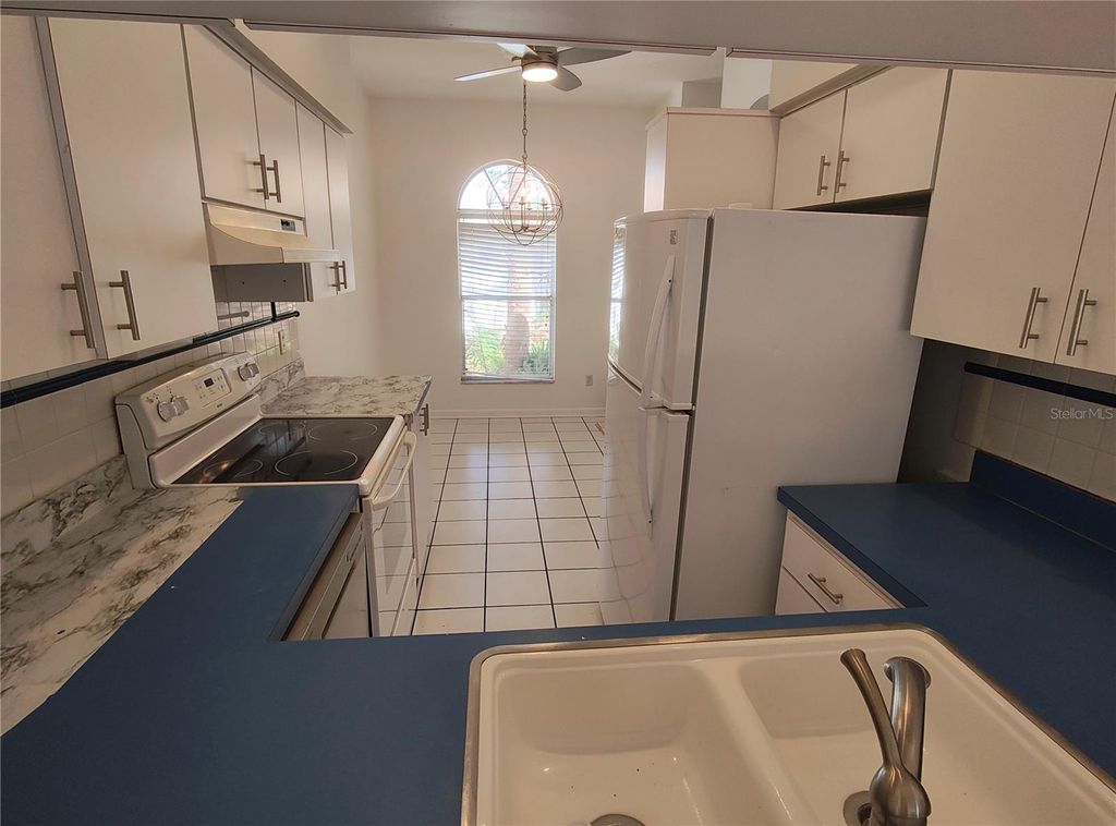 Image 10 of property listing at 2512 W TEXAS AVENUE C, Tampa, FL 33629