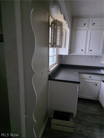 752 Laird Avenue NE, Warren, OH 44483