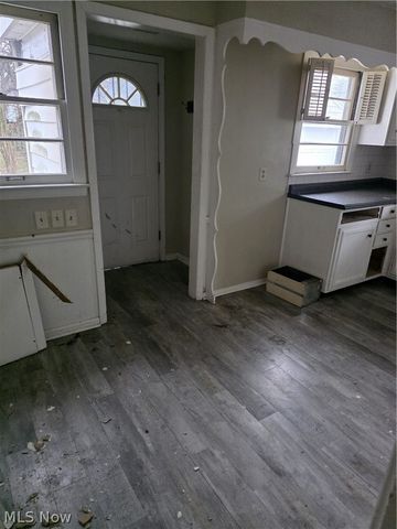 752 Laird Avenue NE, Warren, OH 44483