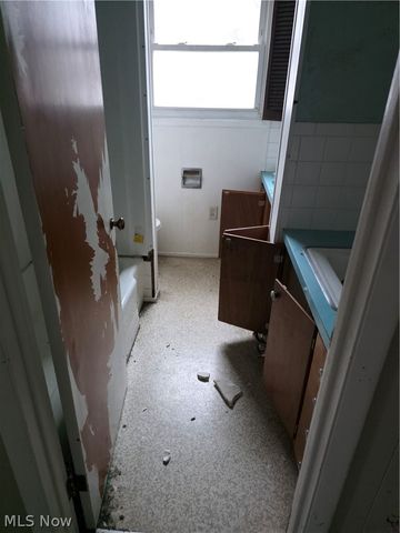 752 Laird Avenue NE, Warren, OH 44483