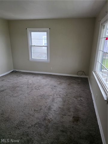 752 Laird Avenue NE, Warren, OH 44483