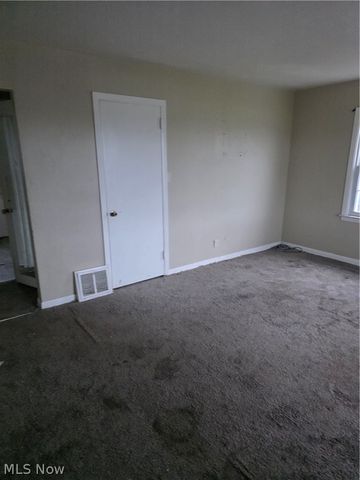 752 Laird Avenue NE, Warren, OH 44483