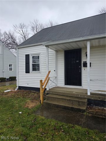 752 Laird Avenue NE, Warren, OH 44483