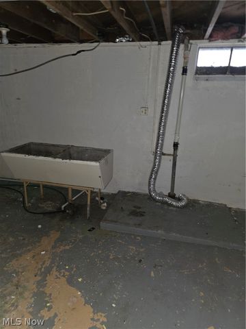 752 Laird Avenue NE, Warren, OH 44483