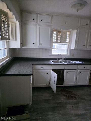 752 Laird Avenue NE, Warren, OH 44483