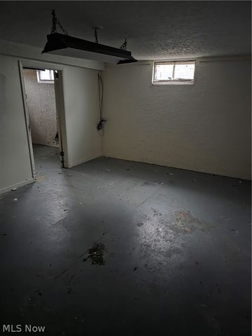 752 Laird Avenue NE, Warren, OH 44483