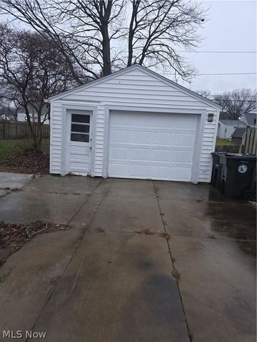 752 Laird Avenue NE, Warren, OH 44483