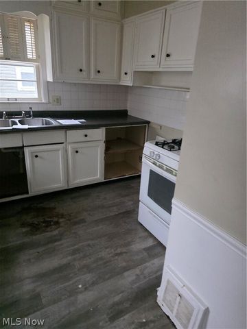 752 Laird Avenue NE, Warren, OH 44483