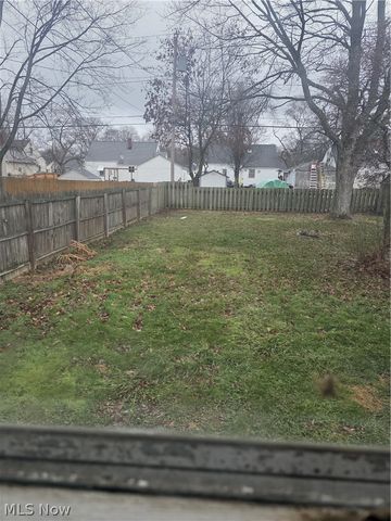 752 Laird Avenue NE, Warren, OH 44483