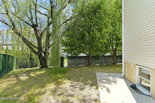 402 Twin Oaks Drive, Lakewood, NJ 08701