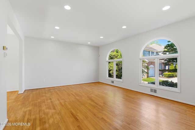 402 Twin Oaks Drive, Lakewood, NJ 08701