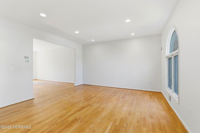 402 Twin Oaks Drive, Lakewood, NJ 08701