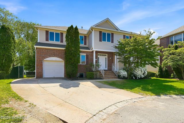 402 Twin Oaks Drive, Lakewood, NJ 08701