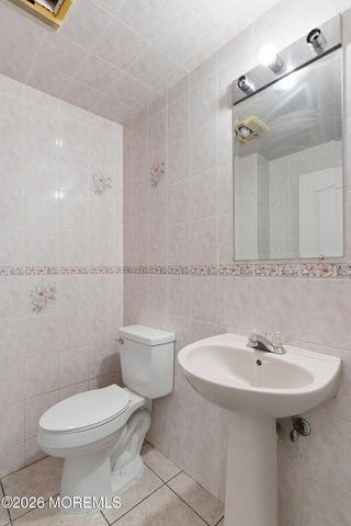 402 Twin Oaks Drive, Lakewood, NJ 08701