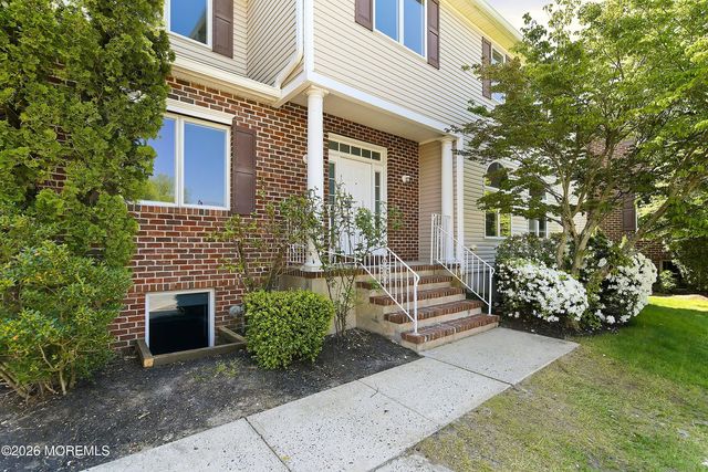 402 Twin Oaks Drive, Lakewood, NJ 08701