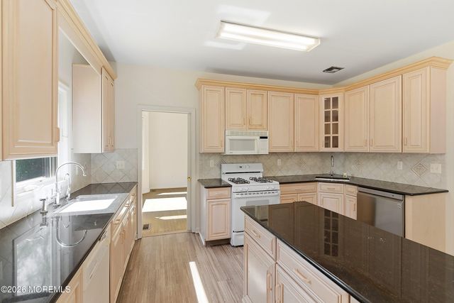 402 Twin Oaks Drive, Lakewood, NJ 08701