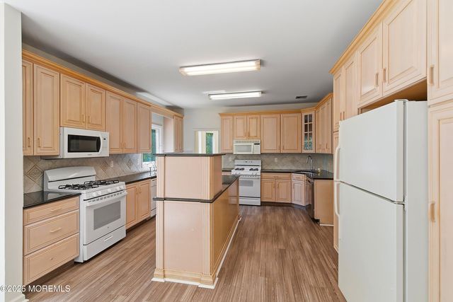 402 Twin Oaks Drive, Lakewood, NJ 08701