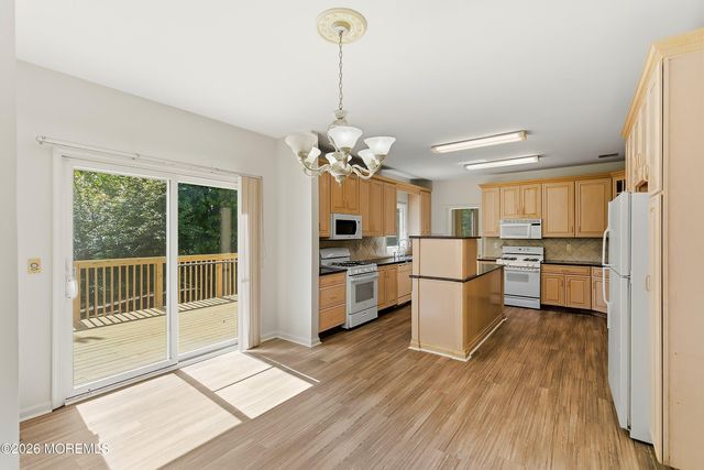 402 Twin Oaks Drive, Lakewood, NJ 08701