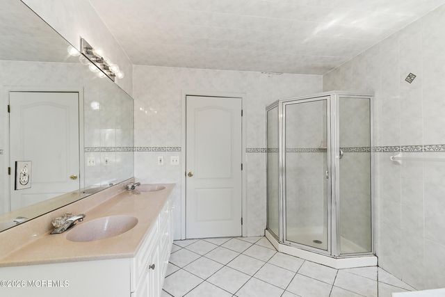402 Twin Oaks Drive, Lakewood, NJ 08701