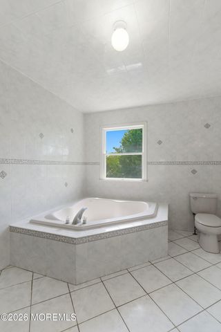 402 Twin Oaks Drive, Lakewood, NJ 08701