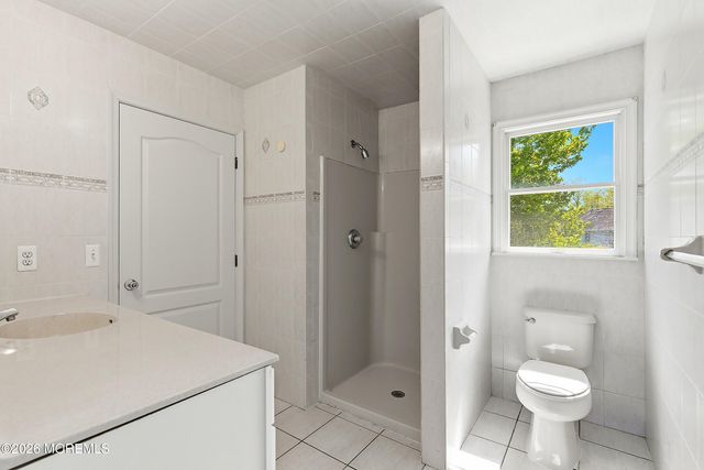402 Twin Oaks Drive, Lakewood, NJ 08701
