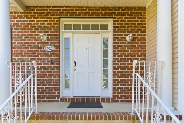 402 Twin Oaks Drive, Lakewood, NJ 08701