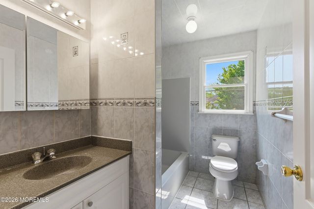 402 Twin Oaks Drive, Lakewood, NJ 08701