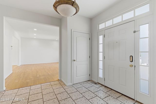 402 Twin Oaks Drive, Lakewood, NJ 08701