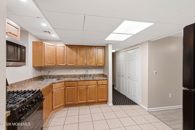 402 Twin Oaks Drive, Lakewood, NJ 08701
