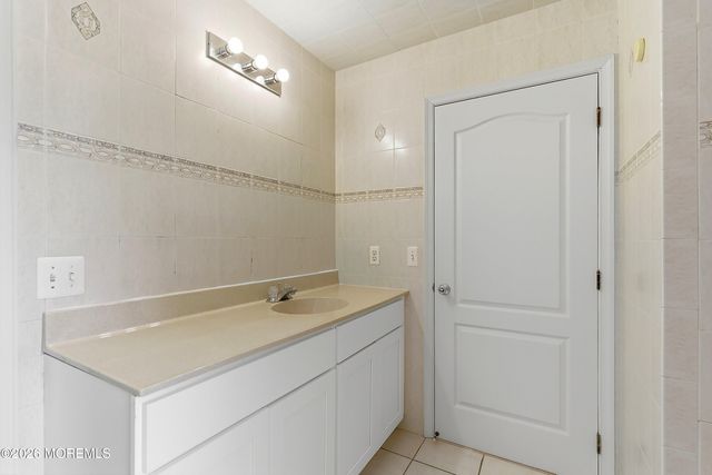402 Twin Oaks Drive, Lakewood, NJ 08701
