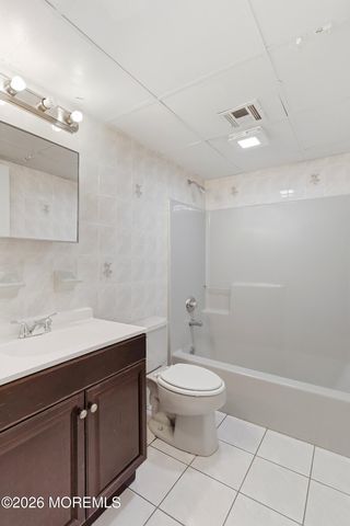 402 Twin Oaks Drive, Lakewood, NJ 08701