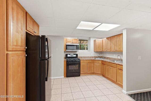 402 Twin Oaks Drive, Lakewood, NJ 08701
