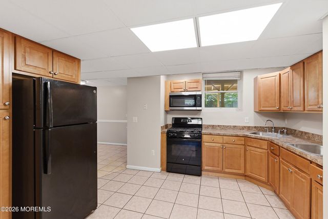 402 Twin Oaks Drive, Lakewood, NJ 08701
