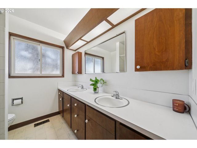 35560 Sw FOREST HILLS St, Cornelius, OR 97113