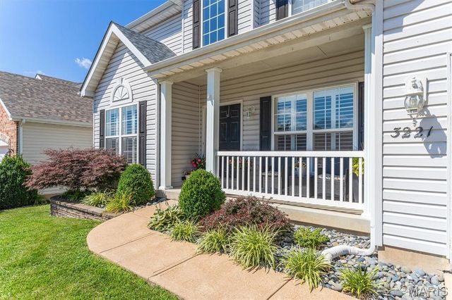 3221 Kingsridge Manor Drive, Oakville, MO 63129