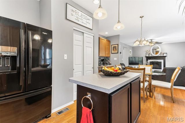 3221 Kingsridge Manor Drive, Oakville, MO 63129