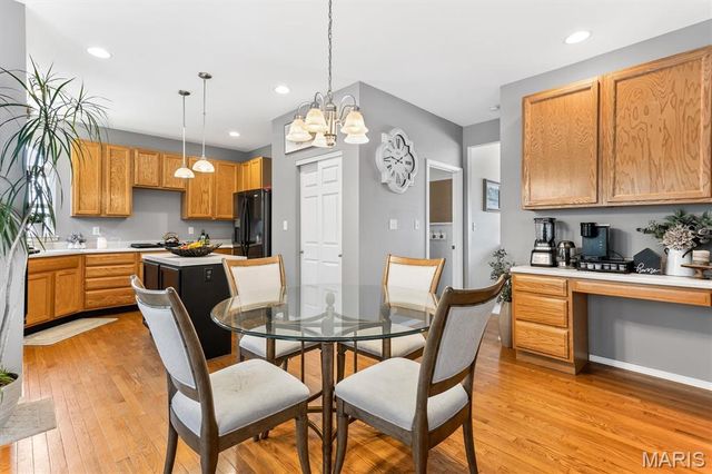 3221 Kingsridge Manor Drive, Oakville, MO 63129
