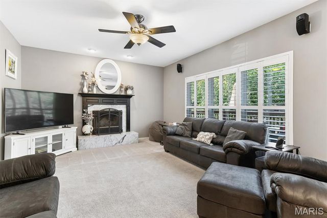 3221 Kingsridge Manor Drive, Oakville, MO 63129