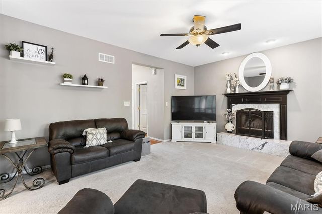 3221 Kingsridge Manor Drive, Oakville, MO 63129