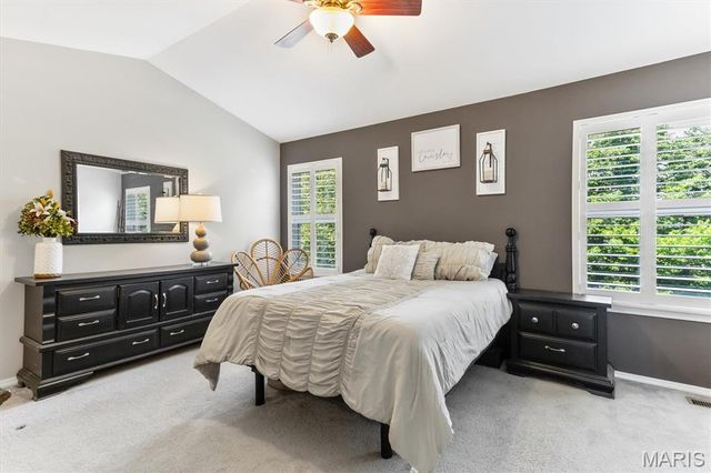 3221 Kingsridge Manor Drive, Oakville, MO 63129