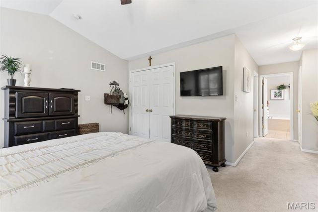 3221 Kingsridge Manor Drive, Oakville, MO 63129