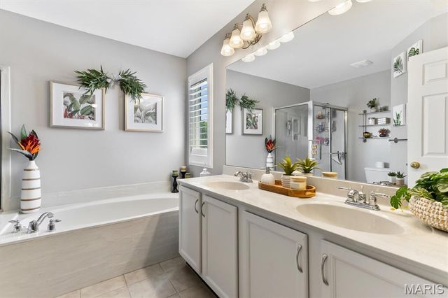 3221 Kingsridge Manor Drive, Oakville, MO 63129