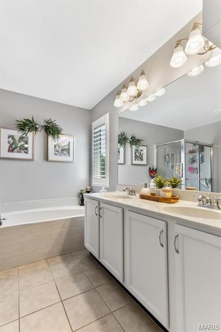 3221 Kingsridge Manor Drive, Oakville, MO 63129