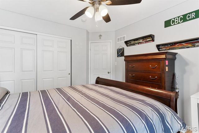 3221 Kingsridge Manor Drive, Oakville, MO 63129