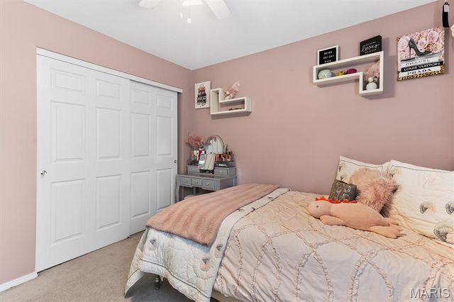 3221 Kingsridge Manor Drive, Oakville, MO 63129