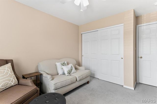 3221 Kingsridge Manor Drive, Oakville, MO 63129